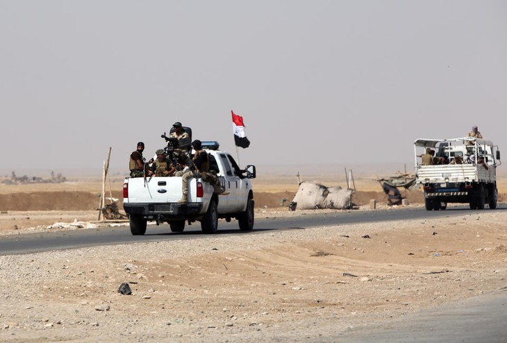 35 bodies found in Iraq town retaken from insurgents - ảnh 1